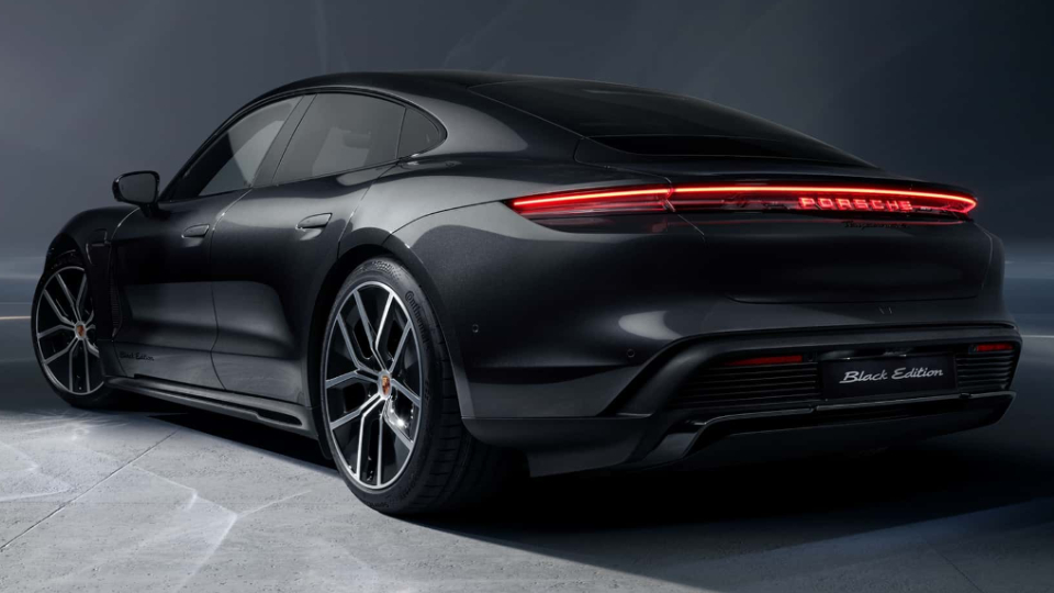 2026 پورشه تایکان بلک ادیشن